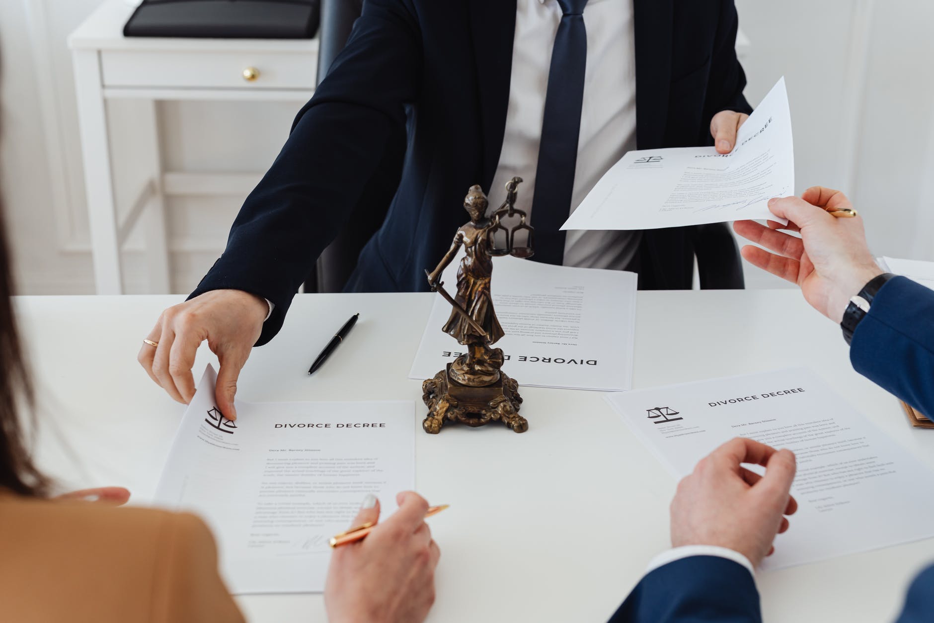 The Benefits of Consulting with an Online Lawyer