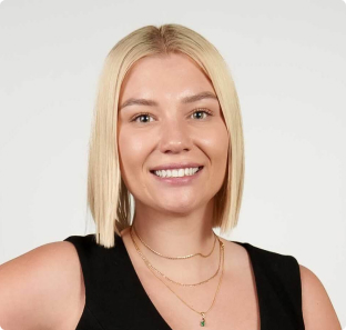Krystal Parle | Senior Lawyer - I hold a Bachelor’s Degree in Law from Queensland University of Technology. I am also a Queensland Justice of the Peace.